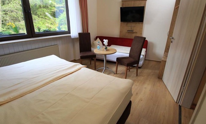 Wasserliesch Hotel | Family room shower / WC - Cat. STANDARD - Waldhotel Albachmühle