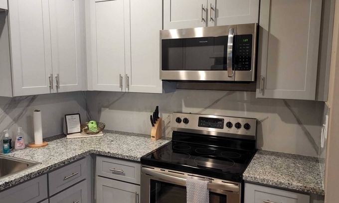 Bammel Apartment | Family-Sized Apartment - Ace Location | Free parking - Pet friendly