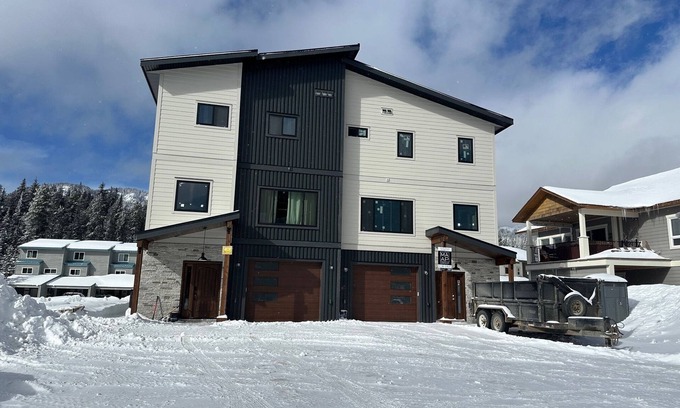 Okanagan-Similkameen House | Family-sized townhome steps away from Apex Mountain Resortn35min from Penticton