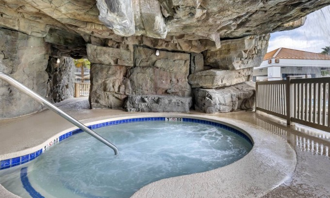 Canyon Corridor Resort | Family Stay! 2 Outdoor Swimming Pools w/ Waterslides | 2 Spacious Suites