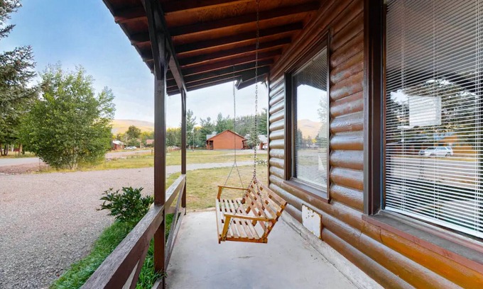 Ponderosa Pines House | Family Time & Adventure