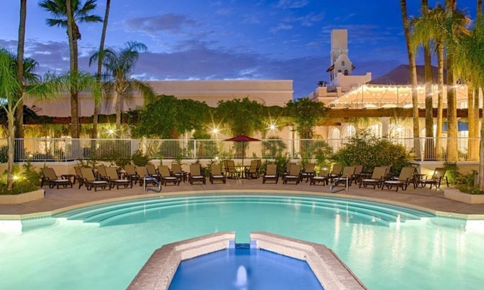 Downtown Resort | Family Vacay! Three Comfy Units, Pool, Restaurant