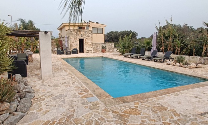 San Vito dei Normanni Villa | Fantastic 5-star Villa with XL-sized pool, 100% 5-star ratings in 2025!