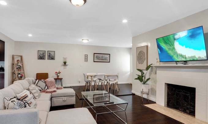 Alhambra House | Fantastic 3-bedroom 3 bath house in Alhambra