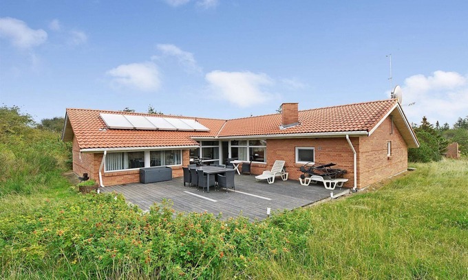 Lodbjerg Hede House | Fantastic 5-star house with swimming pool for 12 people on the North Sea