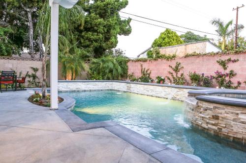 Hermosa Village House | Fantastic 6 bedroom 4 bath Pool Home