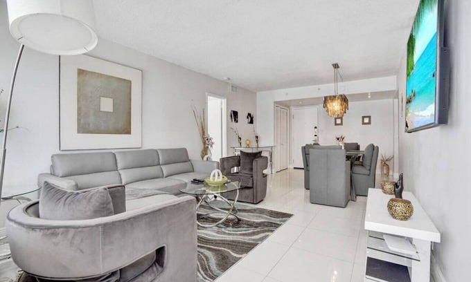 Mid Beach Apartment | Fantastic condo w beach service/615