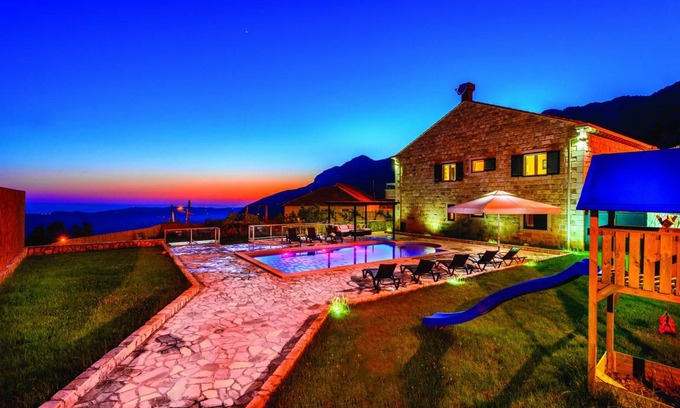 Dubravka Villa | Fantastic Dubravka Villa Villa Pave 6 Bedrooms Stunning Rural Views Pool Table