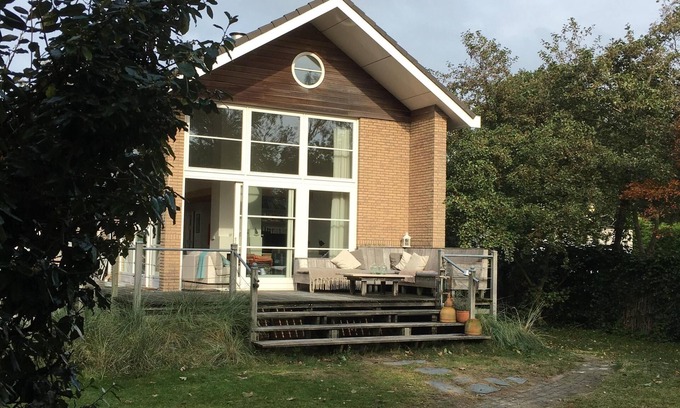 Bergen aan Zee House | Fantastic, full, spacious beach house, large garden, BBQ, fireplace, privacy