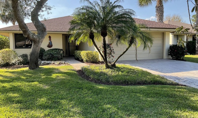 New Smyrna Beach House | Fantastic Golf Course View, 10 min to the beach, 1 hour 20 to the theme parks