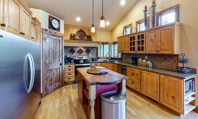 Fairplay House | Fantastic mountain home with pool table, W/D & endless views - near Breckenridge