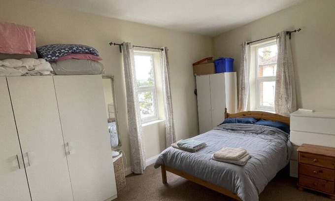 Anerley Apartment | Fantastic Spacious Top Floor Flat all to yourself, strictly no smoking