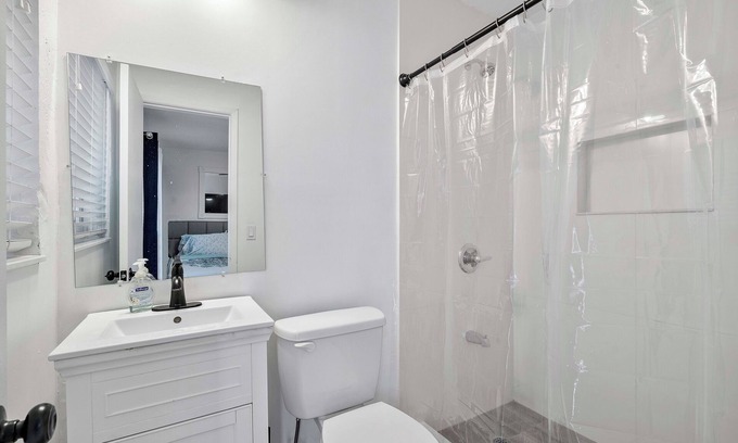 Santa Barbara Estates Apartment | Fantastic Studio Efficency in beautiful Pompano Beach Pointe!
