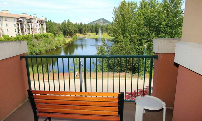 Quail Ridge Apartment | Fantastic Studio With 2 Private Decks! (201B)