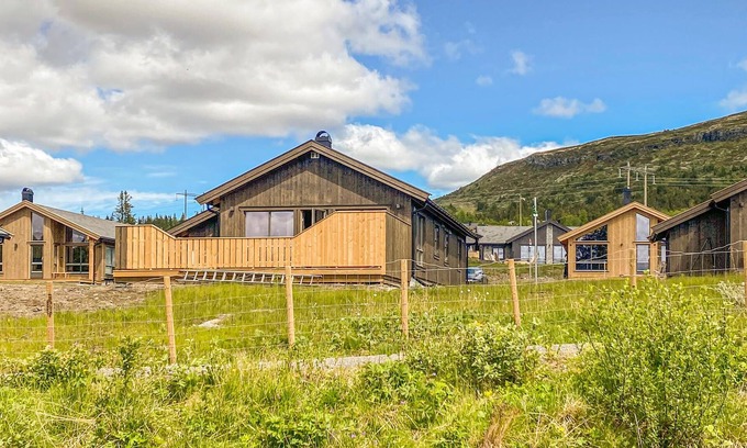 Svingvoll House | Fantastic vacation home in central location at Skeikampen.