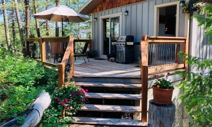 Okanagan-Similkameen Other | Farm Chic Cottage with PRIVATE OUTDOOR SPA