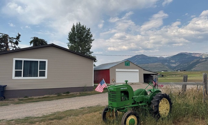 Geneva House | Farm house in Smoot. Close to hiking, snowmobiling, atv, and hunting spaces.