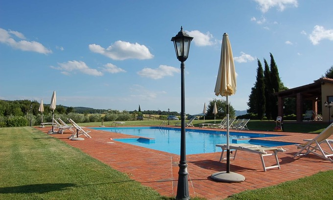 Pergine Valdarno Other | Farmhouse Between Florence and Arezzo, Colline Apartment, Garden, swimming pool, lake