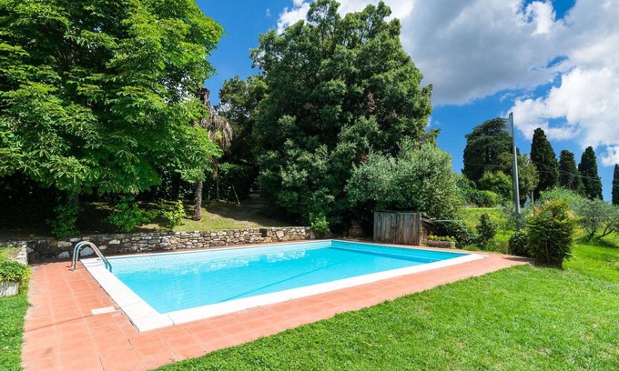 Bacchereto Other | Farmhouse in Tuscany near Renaissance Villa