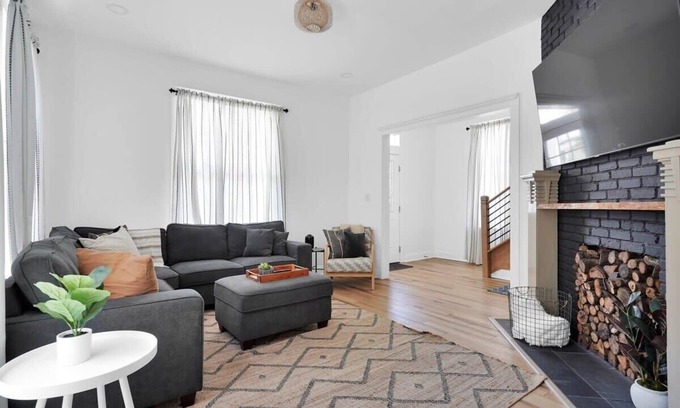 Springfield House | Farmhouse Stunner - 5 min drive to TIAA Bnk Field!