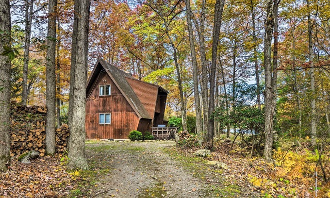 Farmington Cottage | Farmington A-Frame w/Lake Access & Fire Pit!