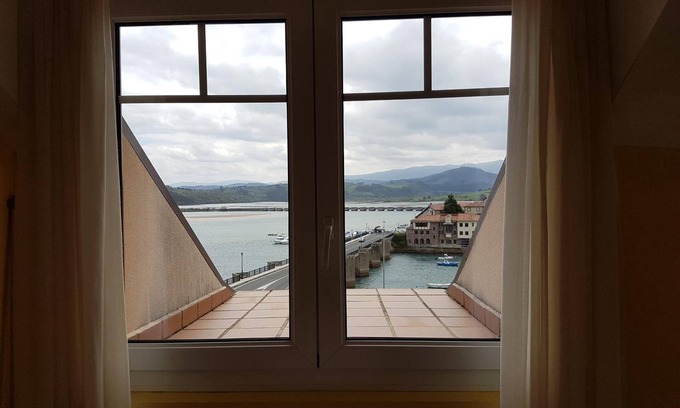 San Vicente de la Barquera Hotel | Faro de San Vicente