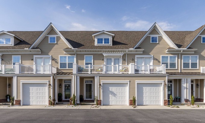 Villages of Five Points House | Farros Alley - Townhouse in the amenity filled Villages of Five Points!