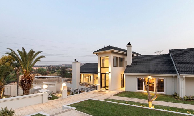 Wynberg Hotel | Fauchil Hotel