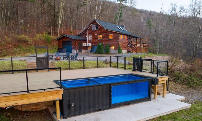 Phoenicia House | Fawn Hill Cabin: Cozy Log Cabin in Phoenicia w/Year-Round Swim Spa