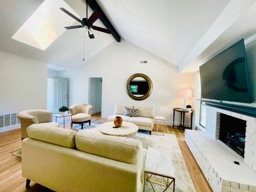 Fayetteville House | Fayetteville Retreat - Centrally located - Next to Washington Regional Hospital