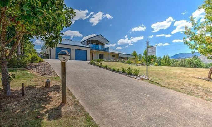 Bright Apartment | Feathertop, stunning views of the valley