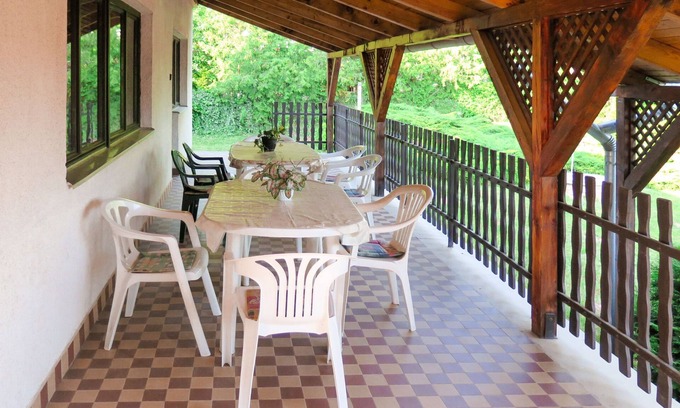 Balatonalmadi House | Fehervari (ALD301) by Interhome