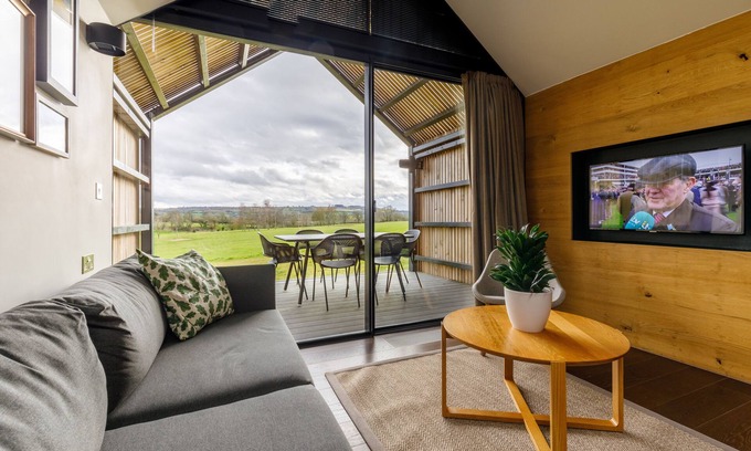 Lower Brailes Cabin | Feldon Valley