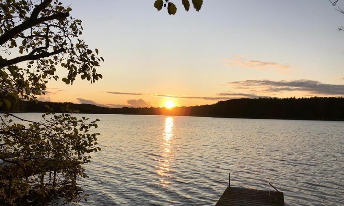 Milmersdorf House | Ferienhaus Reetdach 1300qm Privatgrundstück Bootssteg Sauna Templin Lübbesee Uckermark Erholung pur Seenplatte