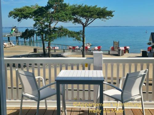 Niendorf Apartment | Ferienhaus Urban Fewo Beletage 2 bis 6 Personen mit Panorama Meerblick WLAN gegenüber vom Strand