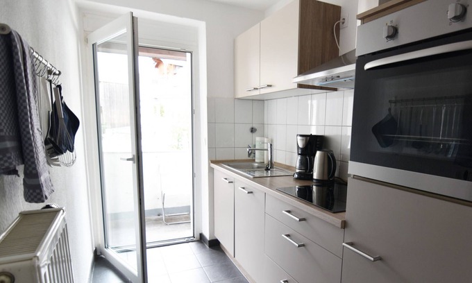 Troisdorf Apartment | Ferienwohnung 6, 50qm, 1 Schlafzimmer, 1 Wohn-/schlafzimmer, Max. 4 Personen