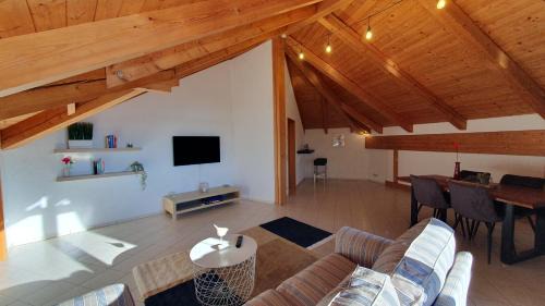 Aalen Apartment | Ferienwohnung AA-Waldhausen DG