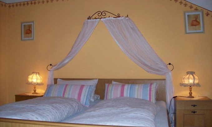 Umrathshausen Apartment | Ferienwohnung bis 4 Personen, 50 qm, 2. Stock, 1 Schlafzimmer, Wohn/Schlafzimmer, Küche, SAT-TV, Balkon