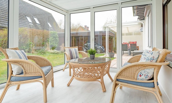 Malente Apartment | Ferienwohnung Hütt 3 mit Wintergarten im Haus Hüttmann in Bad Malente