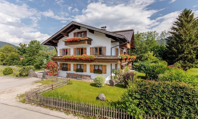 Groissenbach Apartment | Ferienwohnung Loferau 4 - 47 m² für 2-3 Personen, 1 Schlafzimmer, Wohnküche mit Sitzgruppe und Süd-Balkon