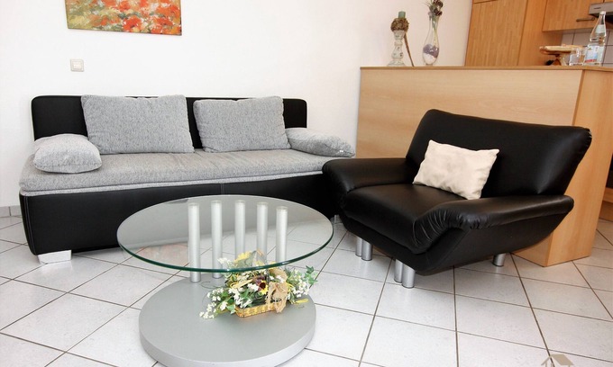 Schoemberg Apartment | Ferienwohnung mit 52qm, 1 Schlafzimmer für 2 Personen, Terrasse (Aufbettung möglich)
