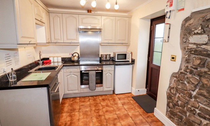 Nantgarw Cottage | Fern Cottage