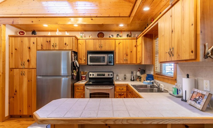 Piney Creek House | Fern Hollow - river access, privacy, pet friendly