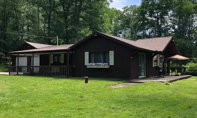 Farmington House | FernRockCabin- A Peaceful getaway in the Laurel Highlands of PAn