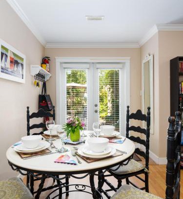 Horseshoe Bay Apartment | Ferry Walk House