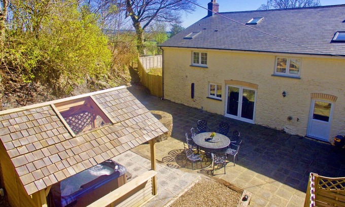 Llanilar House | Ffermdy'r Groes