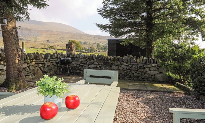 Brynrefail House | Ffynnon Bach