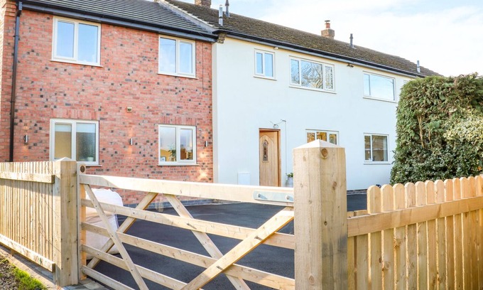 Kirk Langley House | FIELDVIEW HOUSE, pet friendly, character holiday cottage in Derby