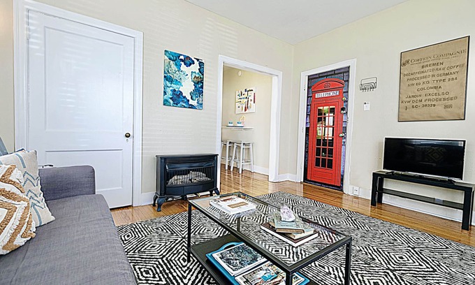 Lower Greenville Apartment | FIFA Ready Arboretum Tickets Available, The Artist's Corner