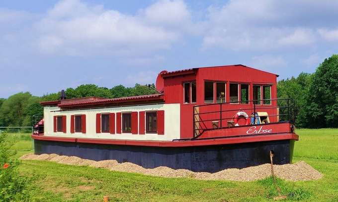 Wiesentheid House | Film ship ERBSE - "The extraordinary houseboat on the meadow"